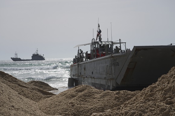 Ships & the Gaza pier in world news & online news