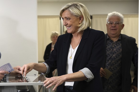 Marie Le Pen voting in headline news & news online