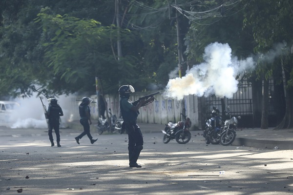 Unrest over jobs, as riots in Bangladesh happen in bulletin news