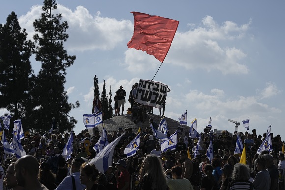 Israeli protests are happening in world news